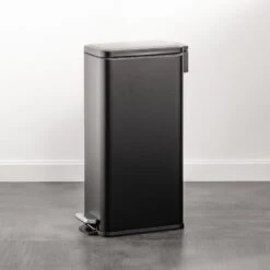 30-Liter Step Trash Can
