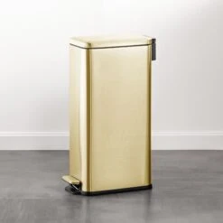 30-Liter Step Trash Can 2 30-Liter Step Trash Can -mDesign 2000 300DPI 23772MDBST SS