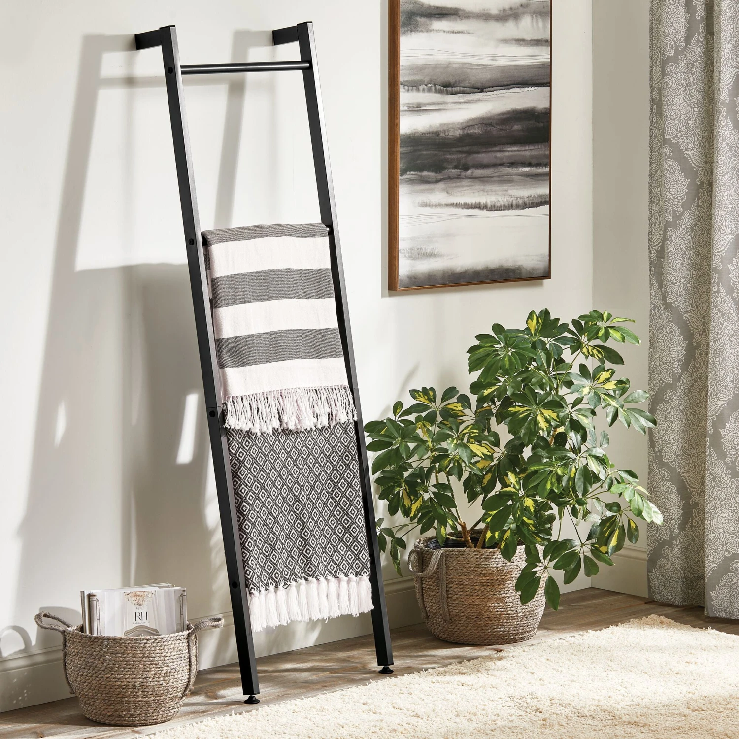 Leaning Towel + Blanket Ladder Leaning Towel + Blanket Ladder -mDesign 2000 Square JPG 06700MDBST glam 20blankets