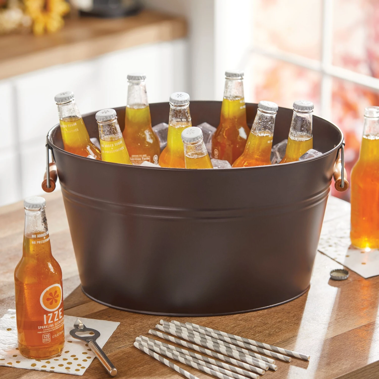 Beverage Tub with Bamboo Handles Beverage Tub With Bamboo Handles -mDesign 2000 Square JPG 11008MDK Environment