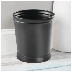 Round Bathroom Trash Can 2 Round Bathroom Trash Can -mDesign 2000 Square JPG 19160MDBST.PT01